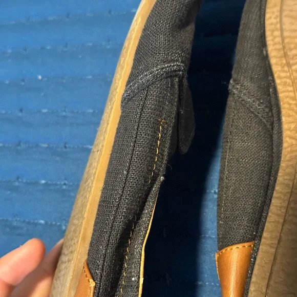 APT9 Black and Tan Slip-On Shoes - Picture 4 of 4